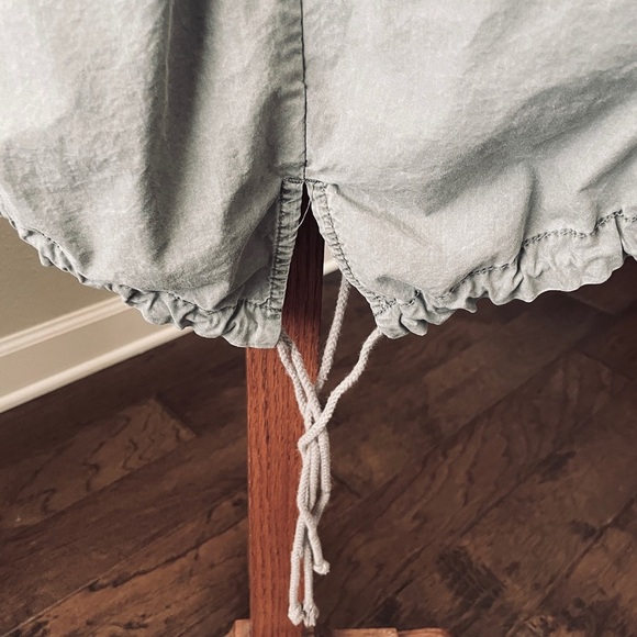 Levi’s women’s hooded utility jacket roll tab sleeves drawstring waist SZ S gray - Picture 9 of 16